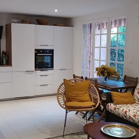 Saint-raphael Bel Piscine Daire *